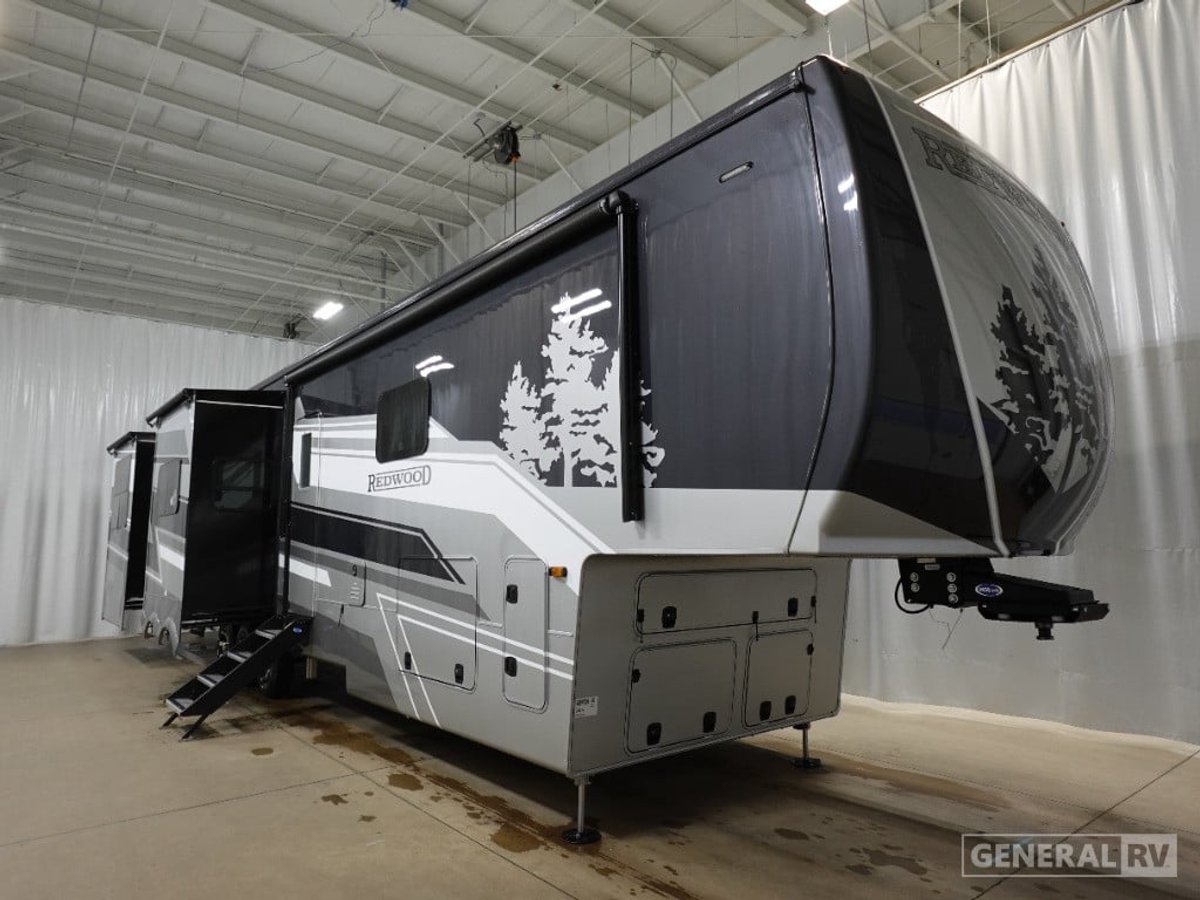 2025 Crossroads RV Redwood