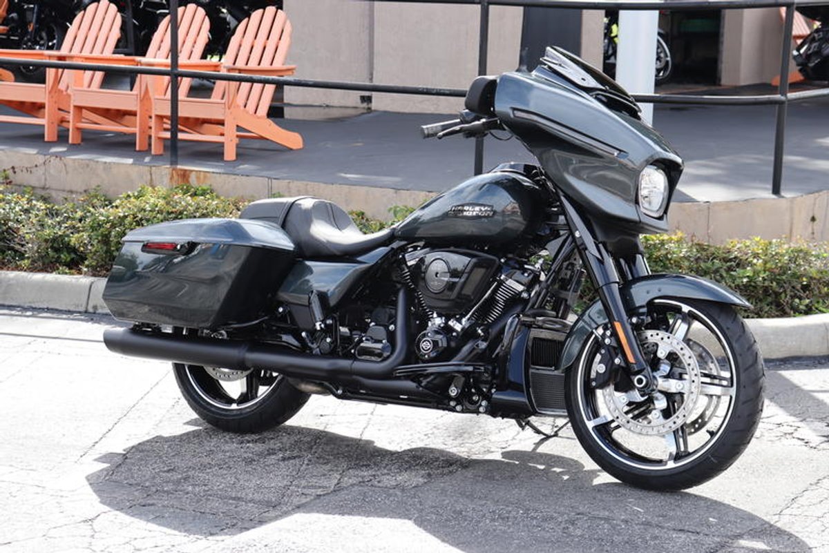 2025 Harley-Davidson FLHX - Street Glide