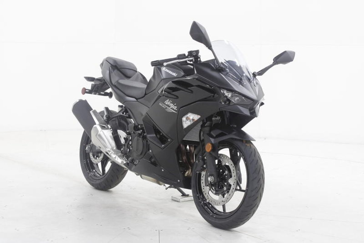 2026 Kawasaki Ninja 500 Metallic Flat Spark Black