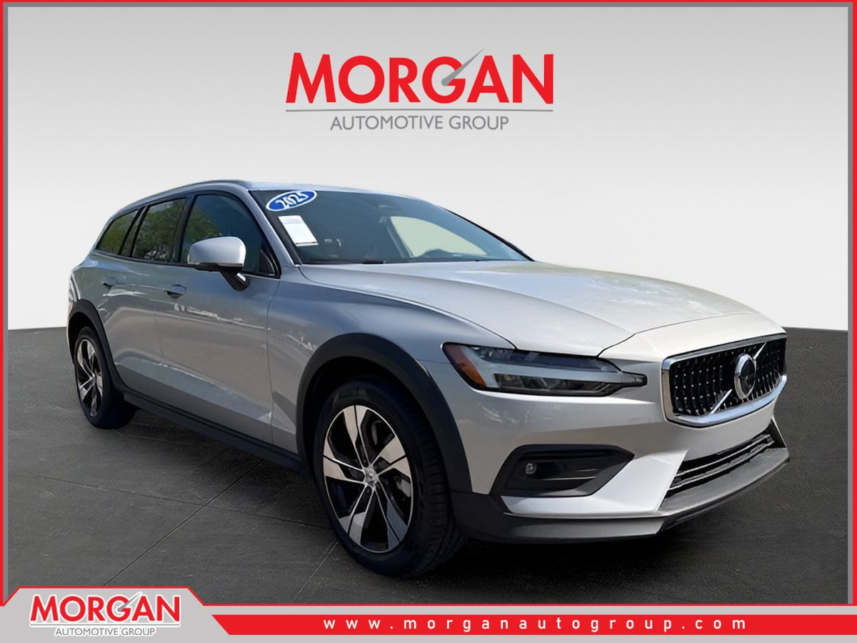 2025 Volvo V60 Cross Country