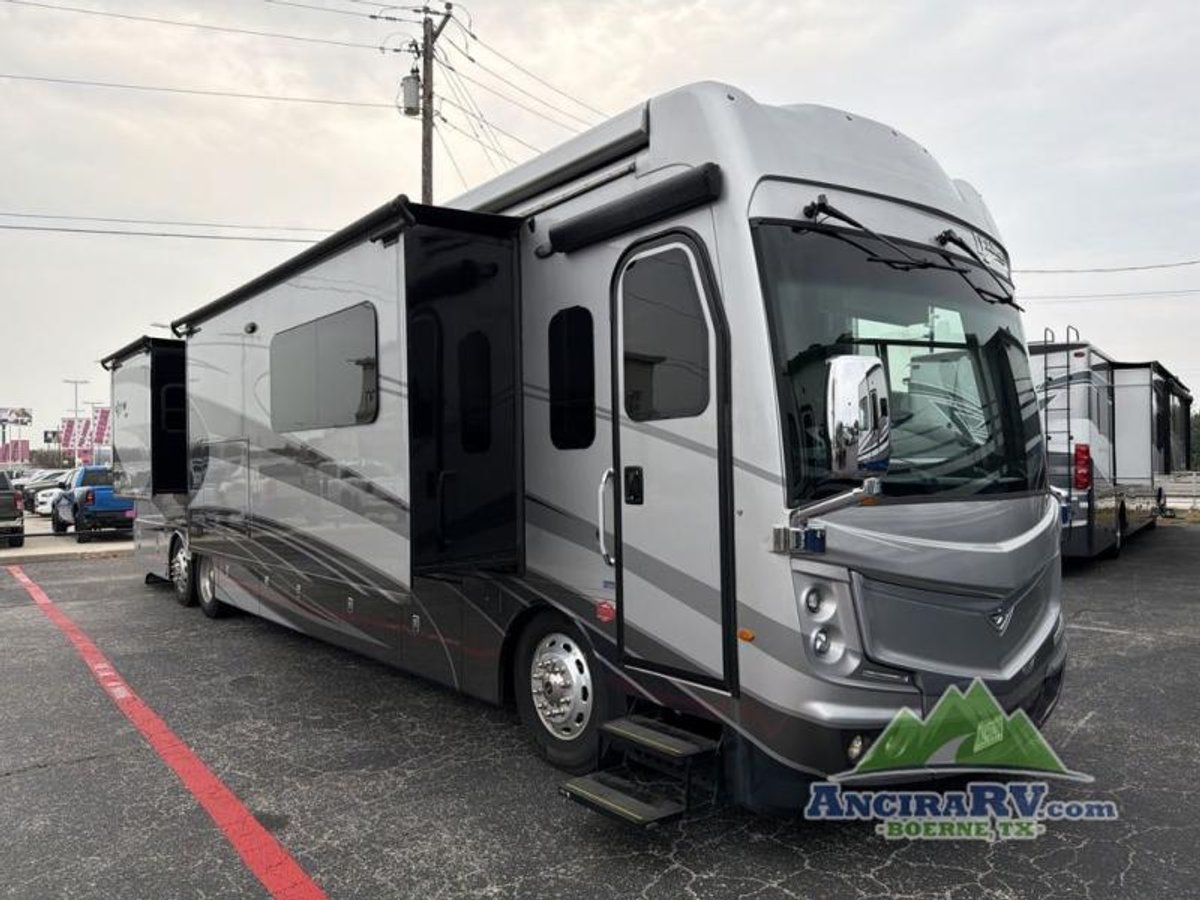 2023 Fleetwood RV Discovery LXE