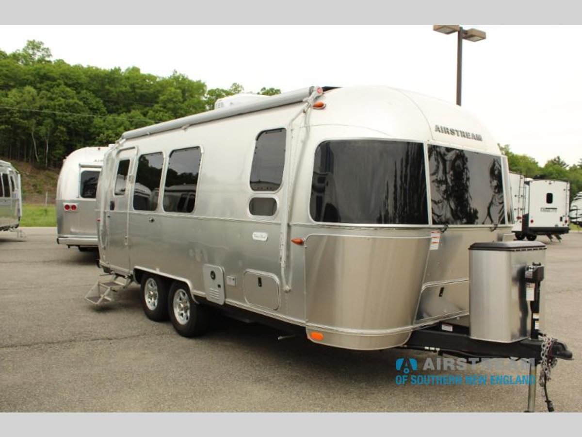2025 Airstream Flying Cloud