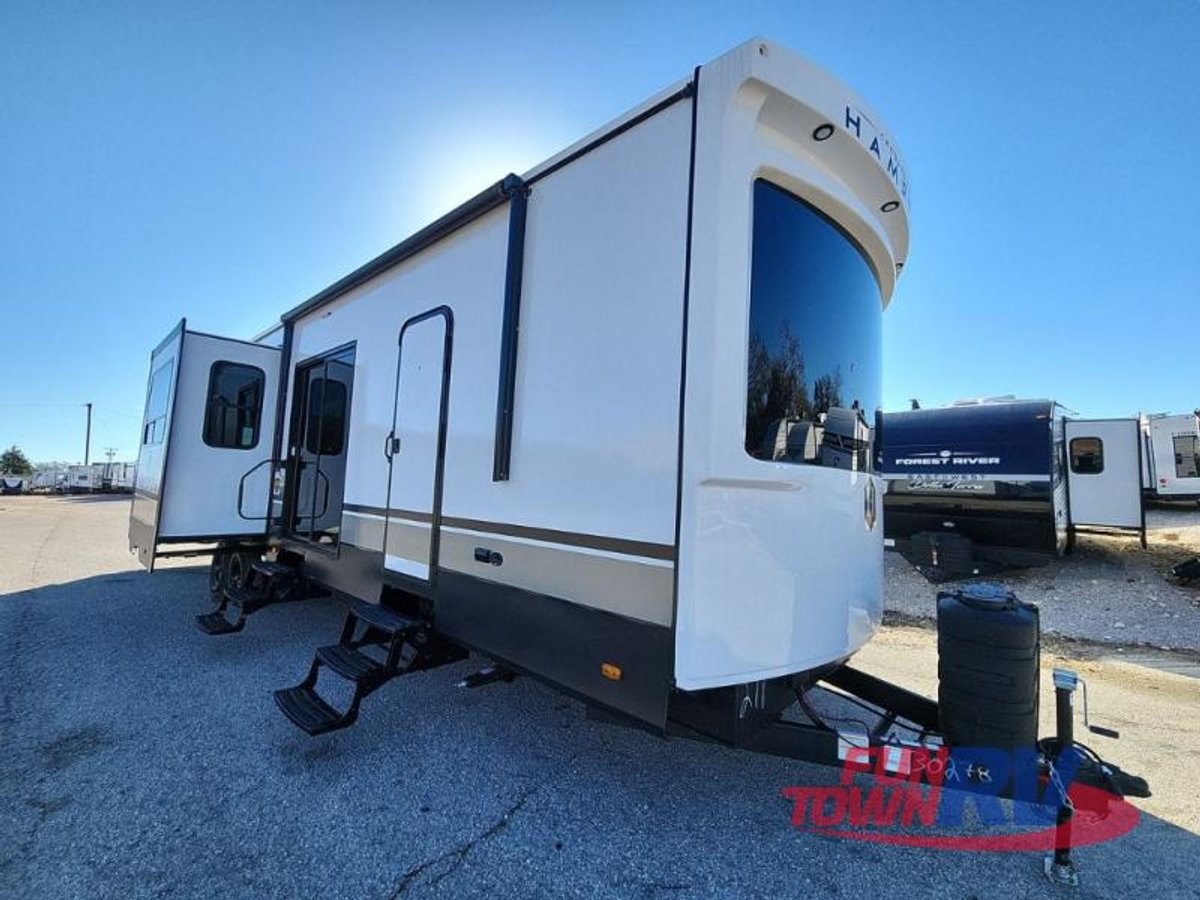 2025 CrossRoads RV Hampton