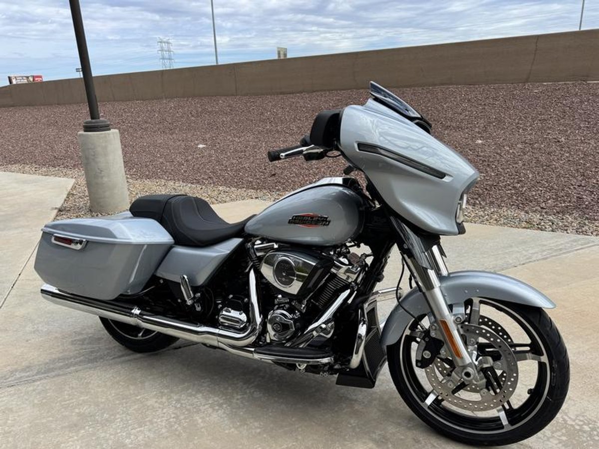 2025 Harley-Davidson FLHX - Street Glide