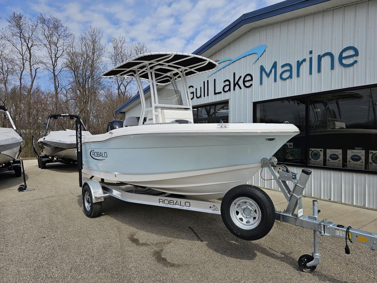 2025 Robalo R180