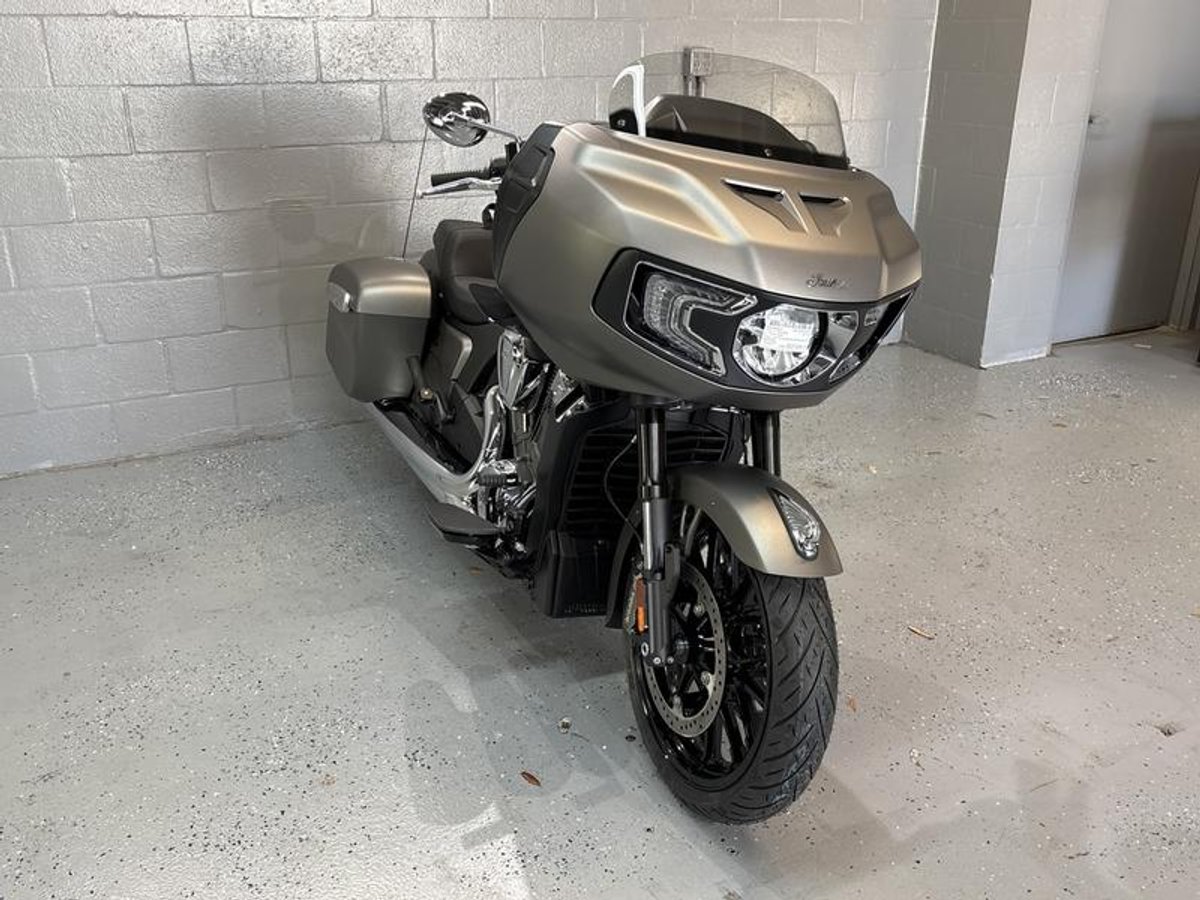 2025 Indian Motorcycle Challenger Heavy Metal Smoke