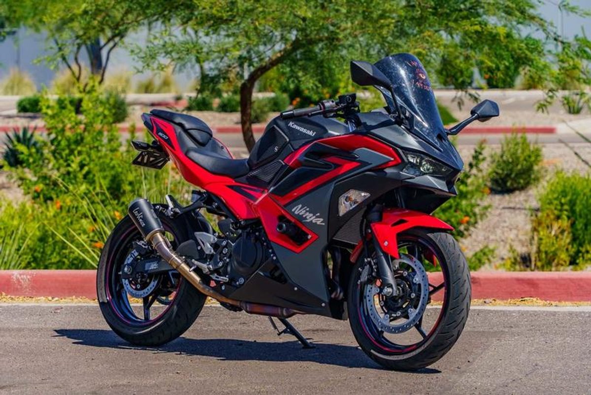 2025 Kawasaki Ninja 500 ABS Passion Red/Metallic Flat Spark Black