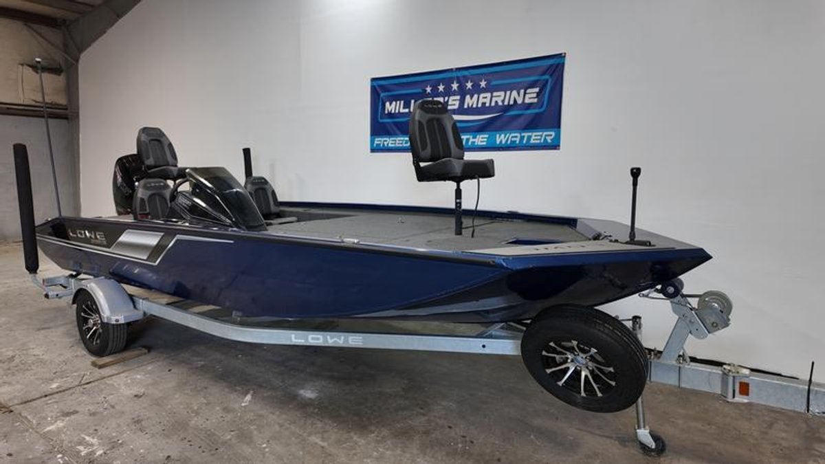 2024 Lowe Boats Stinger 198 SC w/Mercury Motor