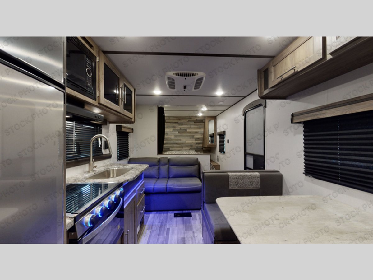 2021 CrossRoads RV Zinger Lite