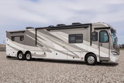 2008 Fleetwood Revolution 42N