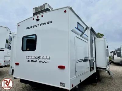 2026 Cherokee Alpha Wolf 33BH