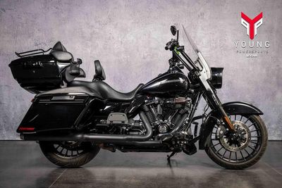 2017 Harley-Davidson FLHRXS - Road King Special — front three-quarter view