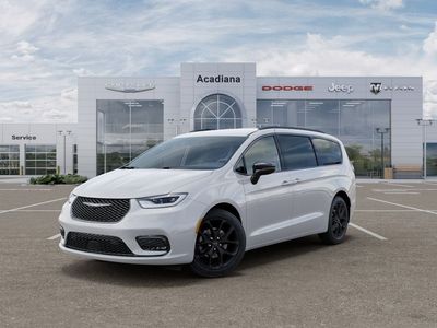 2026 Chrysler Pacifica — side profile view