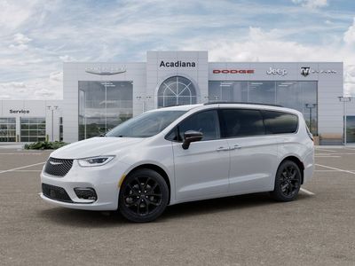 2026 Chrysler Pacifica — rear three-quarter view