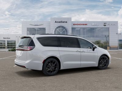 2026 Chrysler Pacifica — detail view