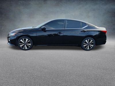 2022 Nissan Altima — side profile view
