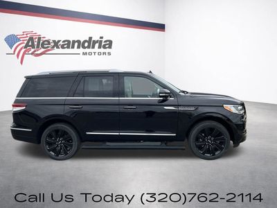 2022 Lincoln Navigator — detail view