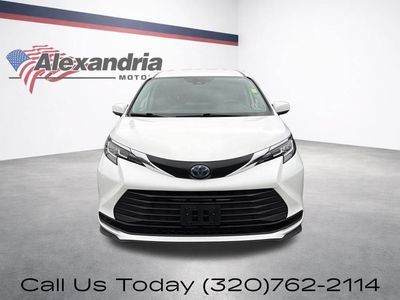 2022 Toyota Sienna — side profile view