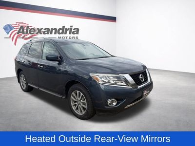 2016 Nissan Pathfinder — rear three-quarter view