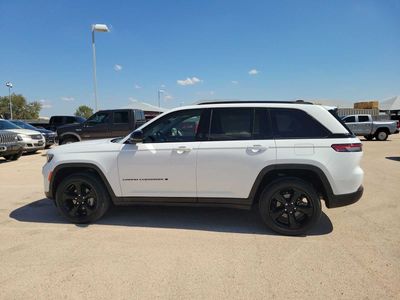 2023 Jeep Grand Cherokee — detail view