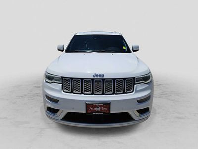 2019 Jeep Grand Cherokee — rear three-quarter view