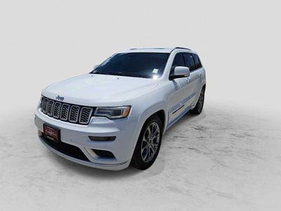 2019 Jeep Grand Cherokee — interior view