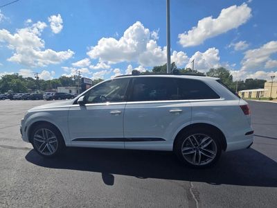 2018 Audi Q7 — side profile view