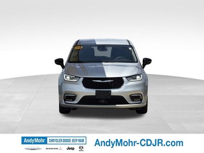 2024 Chrysler Pacifica — side profile view
