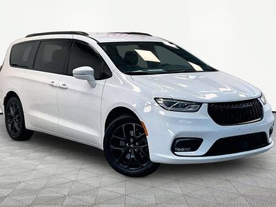 2022 Chrysler Pacifica — rear three-quarter view
