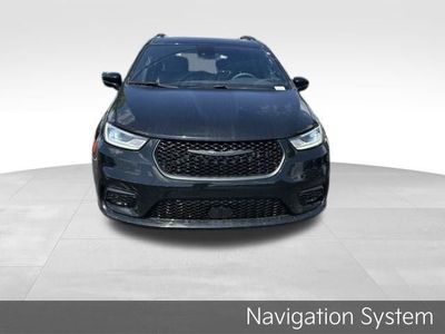 2025 Chrysler Pacifica — side profile view