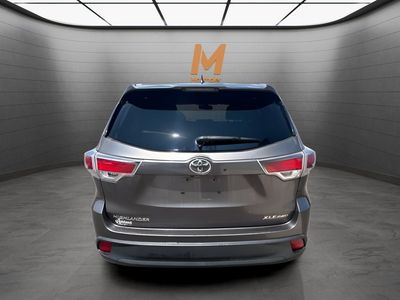 2015 Toyota HIGHLANDER — interior view