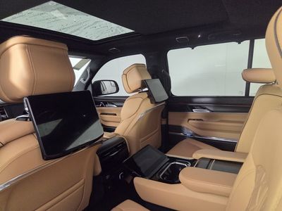 2025 Jeep Grand Wagoneer - Photo 28