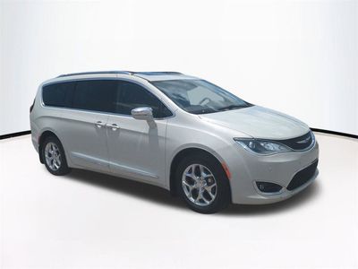 2017 Chrysler Pacifica - Photo 2