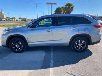 2017 Toyota Highlander - Photo 8
