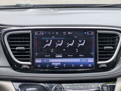 2024 Chrysler Pacifica Hybrid - Photo 17