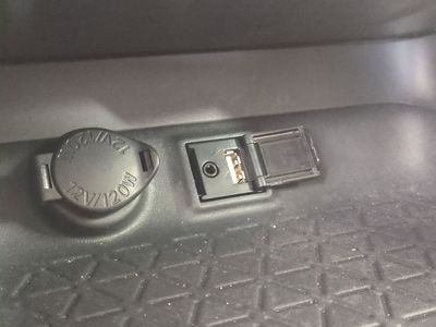 2019 Toyota RAV4 - Photo 25