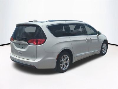 2017 Chrysler Pacifica - Photo 5