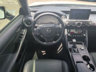 2022 Lexus IS - Photo 17