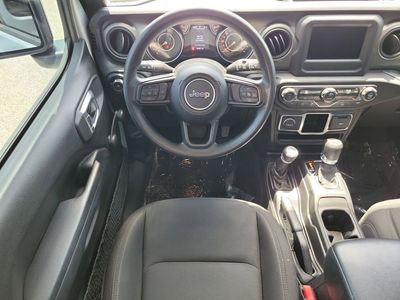2022 Jeep Wrangler - Photo 15