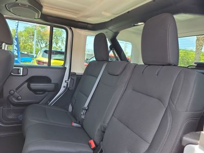 2022 Jeep Wrangler - Photo 13