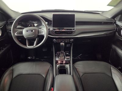 2025 Jeep Compass - Photo 28