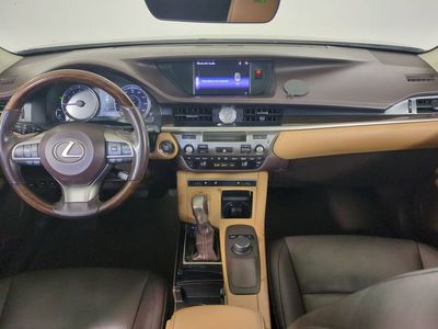 2018 Lexus ES - Photo 16