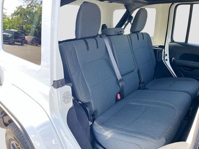 2025 Jeep Wrangler - Photo 25