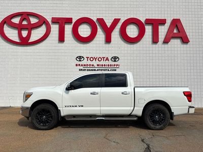 2018 Nissan Titan - Photo 2