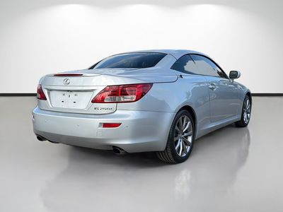 2015 Lexus IS - Photo 3