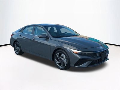 2024 Hyundai Elantra - Photo 2