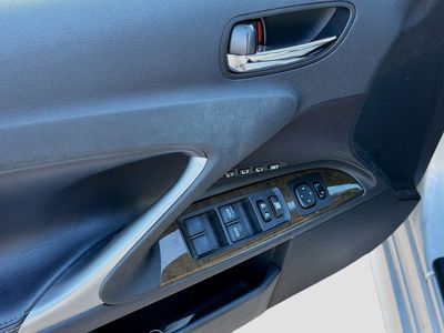 2015 Lexus IS - Photo 22