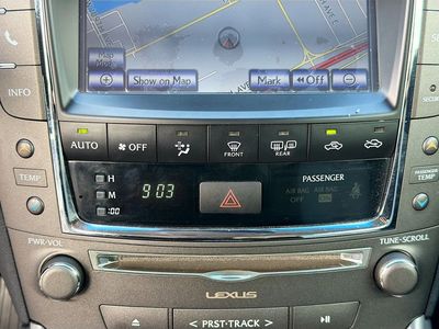 2015 Lexus IS - Photo 32