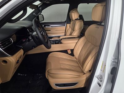 2025 Jeep Grand Wagoneer - Photo 11