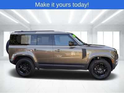 2025 Land Rover Defender 110 - Photo 2